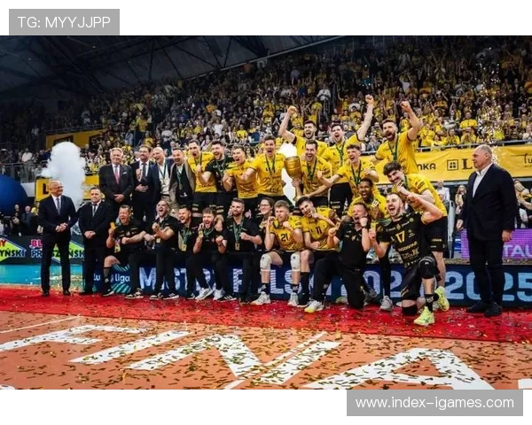 卢布林男连夺挑战者杯、联赛冠军与超级杯，重振俱乐部声望