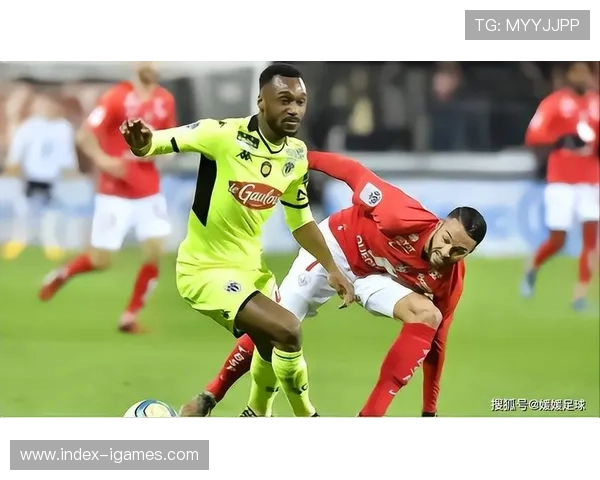 昂热vs朗斯：主队定位球得分占比41%，客队中场控制力占优